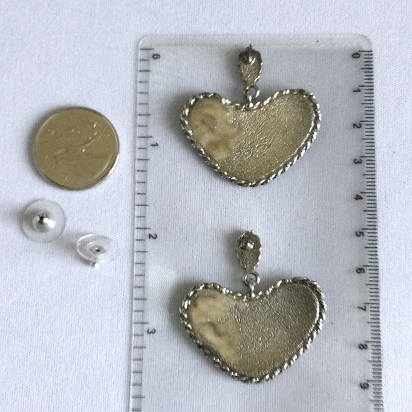 Vintage Enchanting Heart Dangles - Picture 3 of 4
